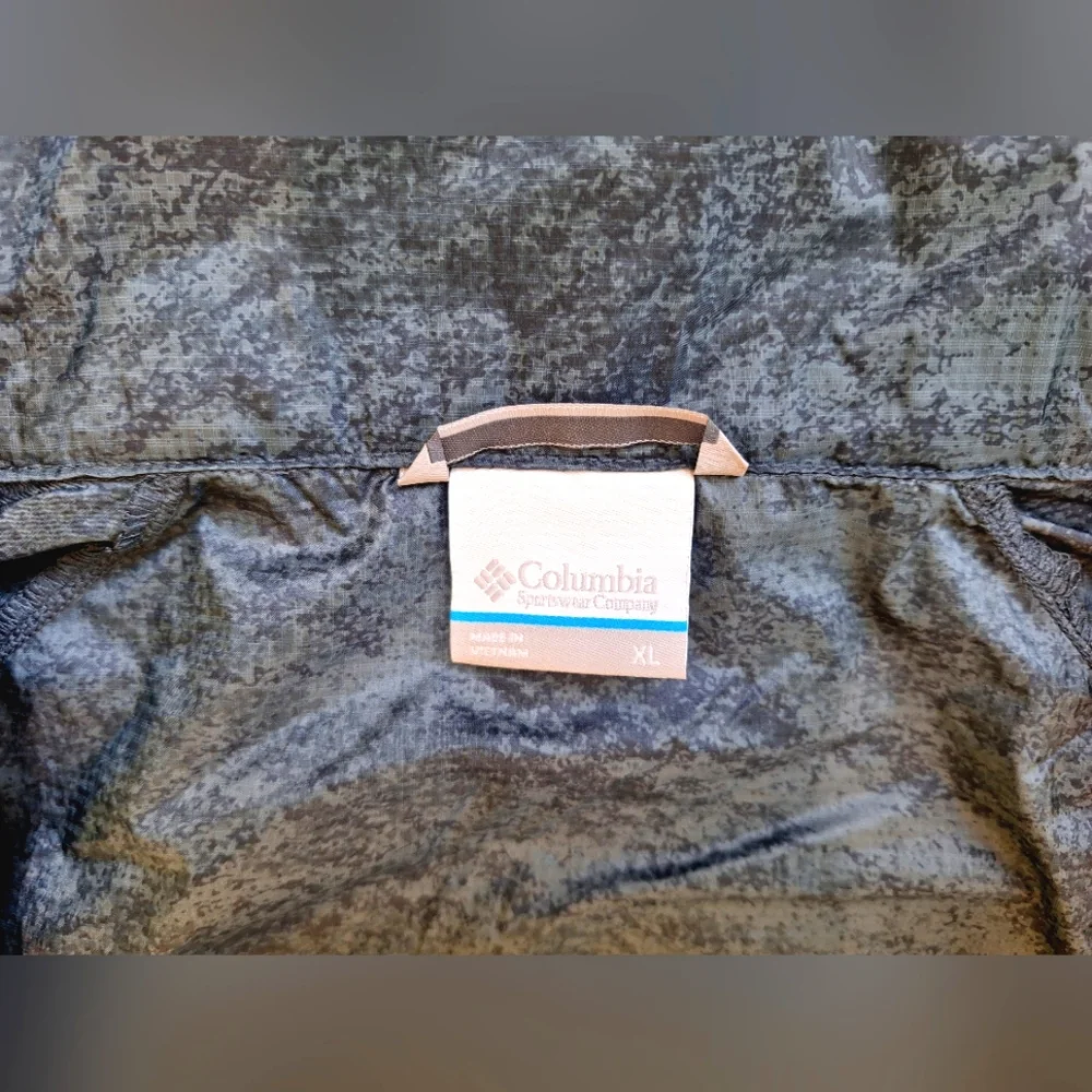 Columbia men's lightweight grey hooded windbreaker rain jacket- size XL